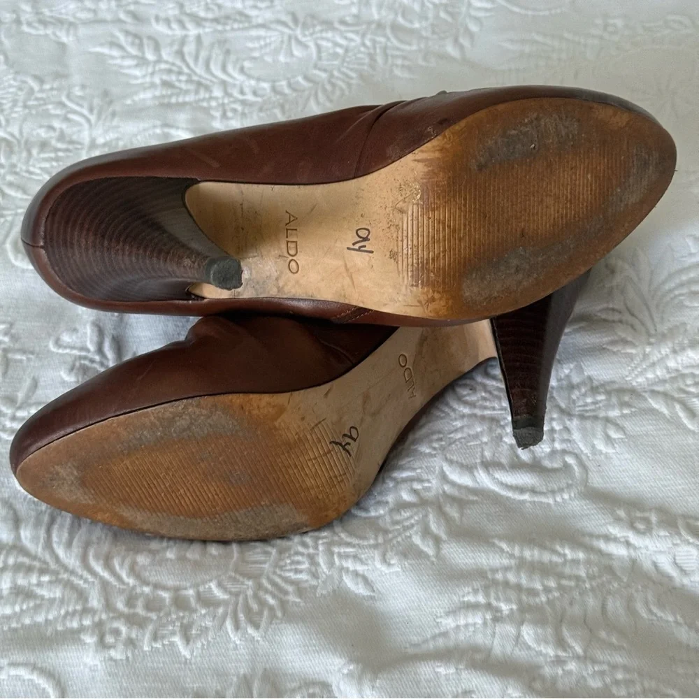 ALDO Cleophilia Brown Leather Ruched Ankle Bootie Boots size 8.5